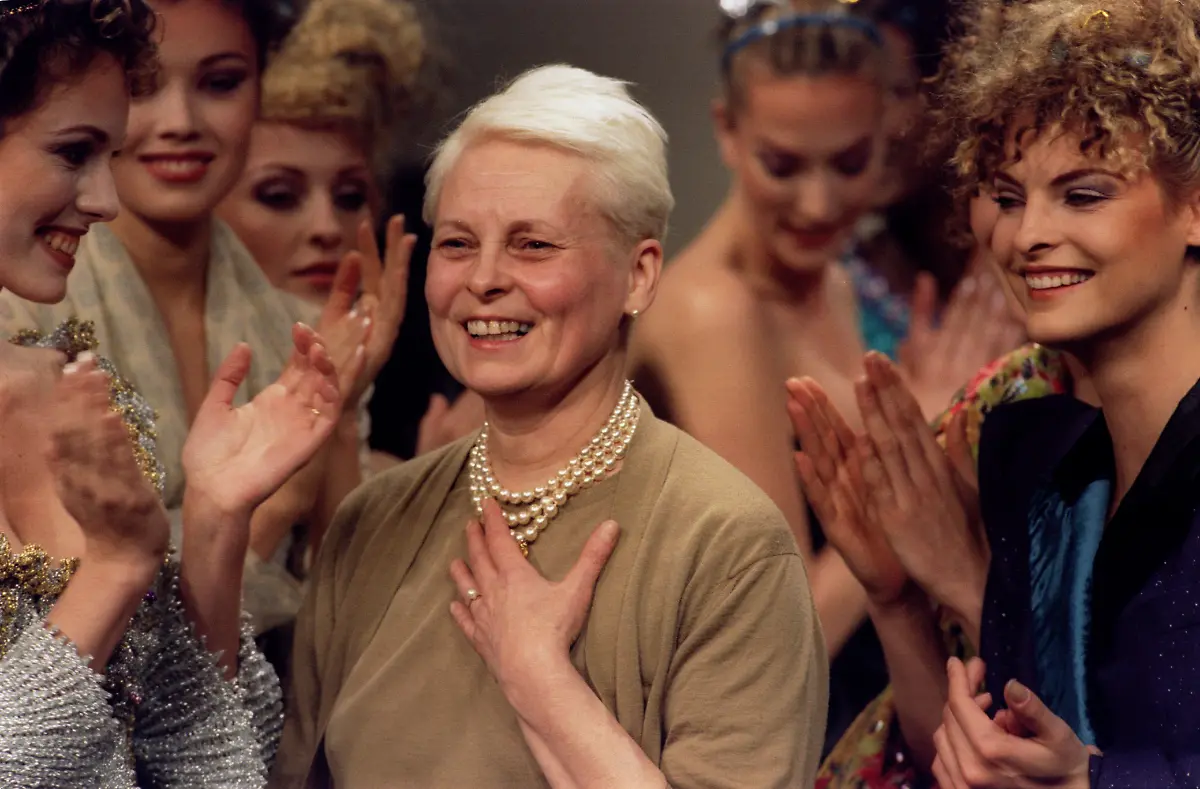 1994-03-06T120000Z-185226354-PBEAHUNGDBY-RTRMADP-3-FASHION