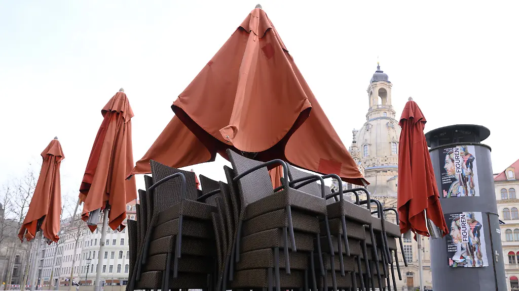 Intensivmediziner-fordern-einen-haerteren-Lockdown-und-die-Deutschen-sind-mehrheitlich-einverstanden-das-geht-aus-einer-aktuellen-Umfrage-hervor