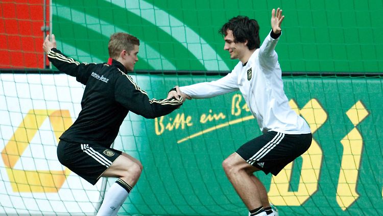 Dortmunder Duo in der Startelf: Debütant Sven Bender und Innenverteidiger Mats Hummels.