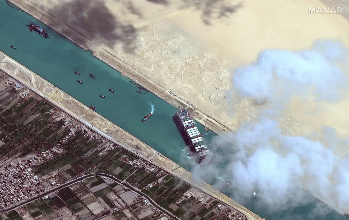01-overview-suez-canal-29march2021-wv2-90