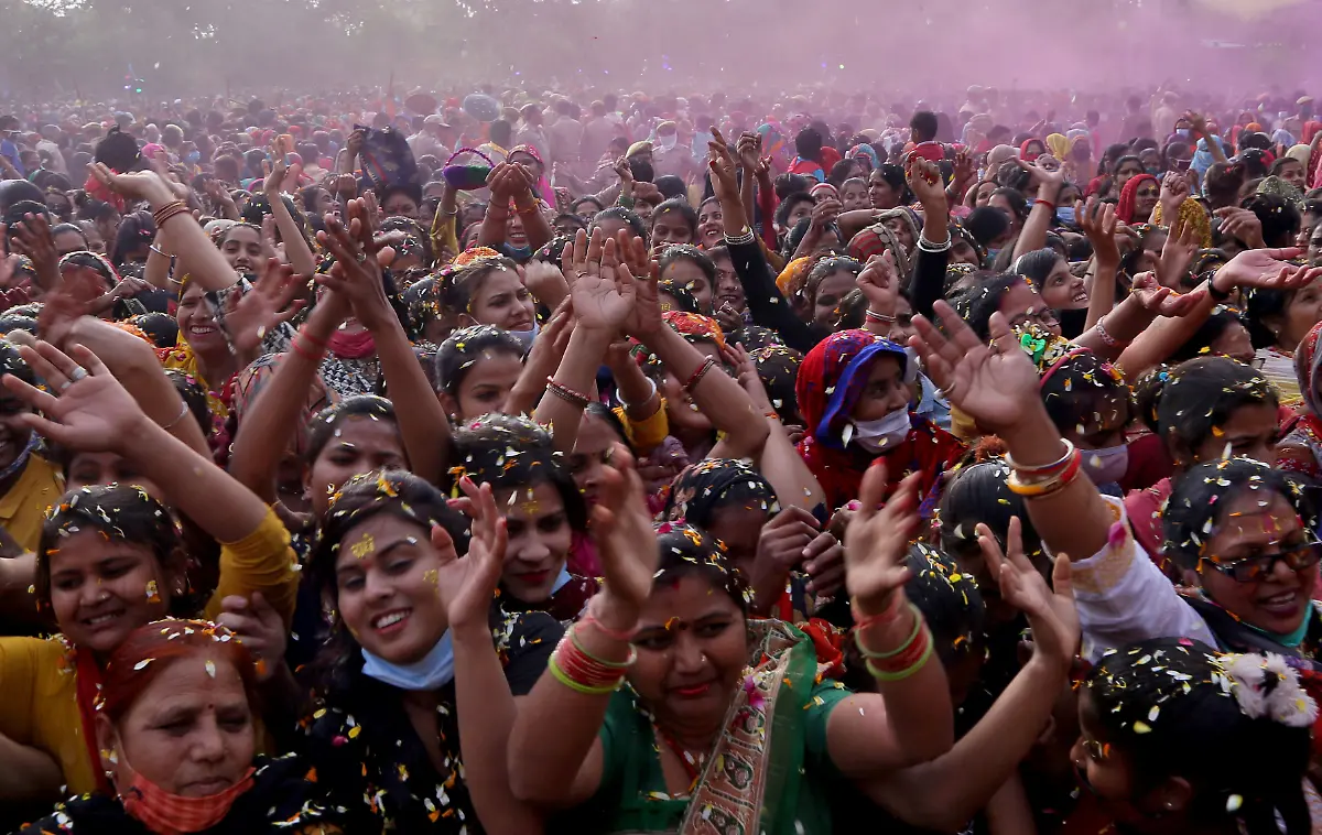 2021-03-25T151854Z-1705153150-RC2FIM98W6SS-RTRMADP-3-FESTIVAL-HOLI-INDIA