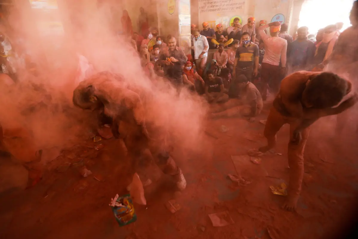 2021-03-23T153627Z-958774085-RC23HM9J2ZVR-RTRMADP-3-FESTIVAL-HOLI-INDIA