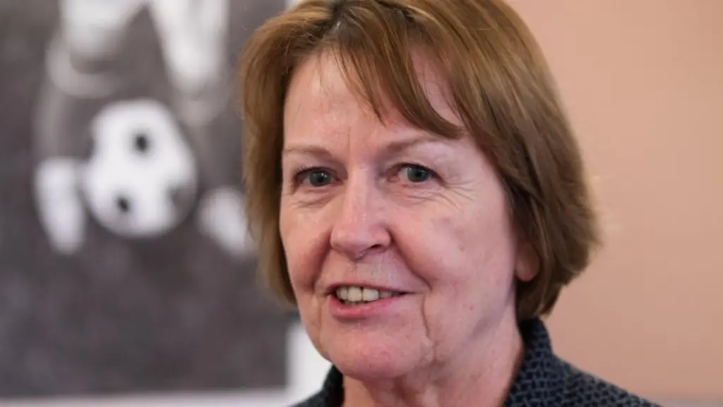 Hannelore-Ratzeburg-Vizepraesidentin-des-Deutschen-Fussball-Bundes-DFB-laechelt