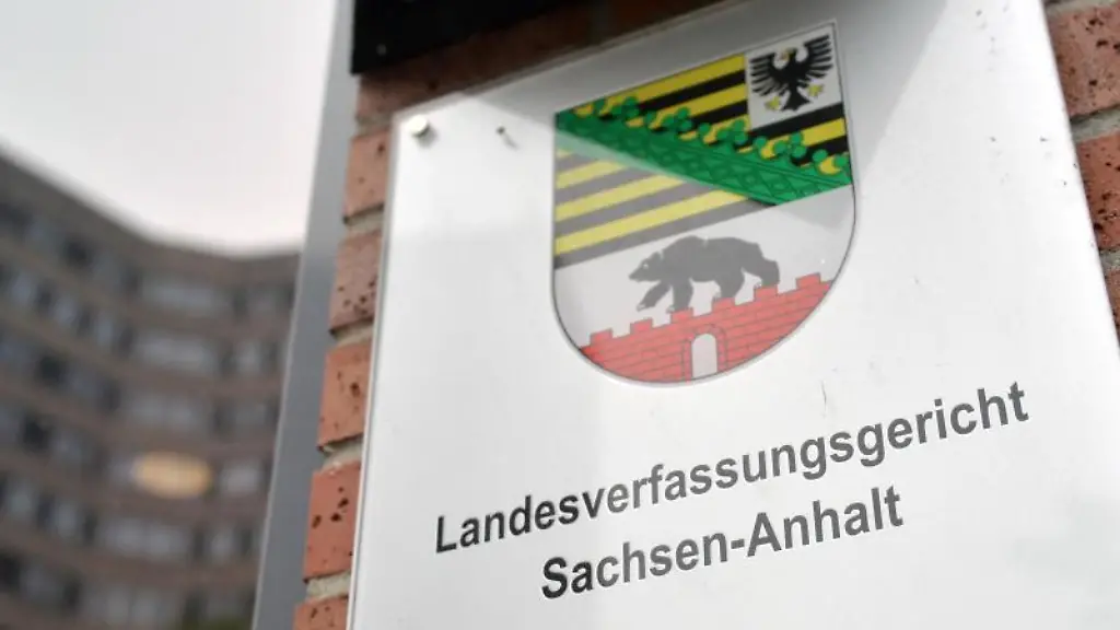 Eingang-zum-Landesverfassungsgericht-Sachsen-Anhalt-in-Dessau-Rosslau