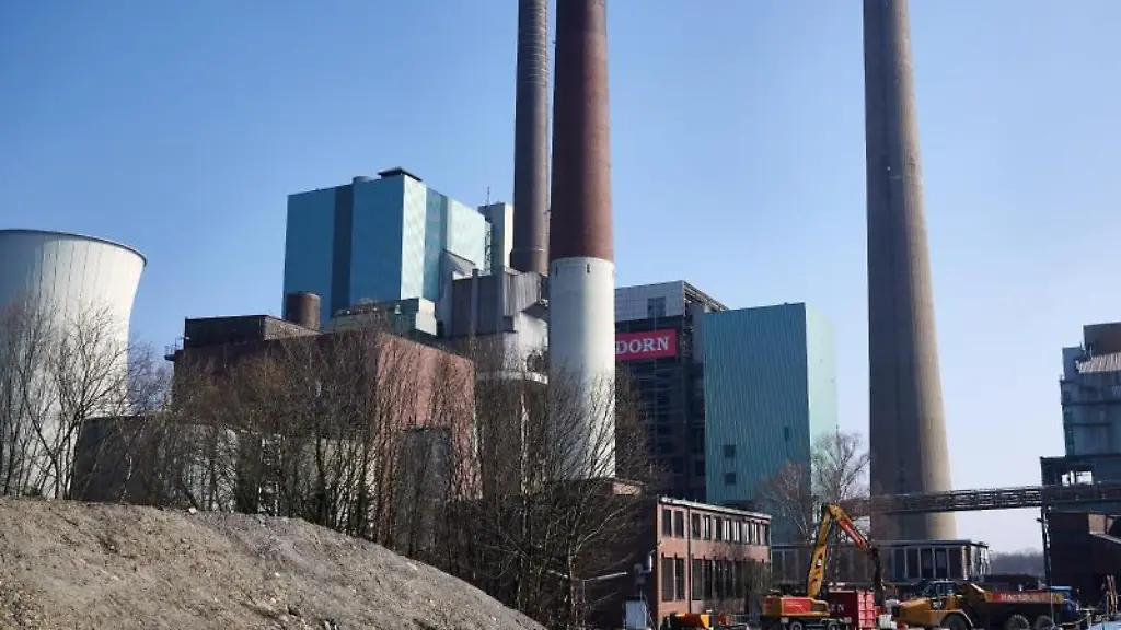 Das-Steag-Kraftwerk-wird-auf-seine-Sprengung-vorbereitet