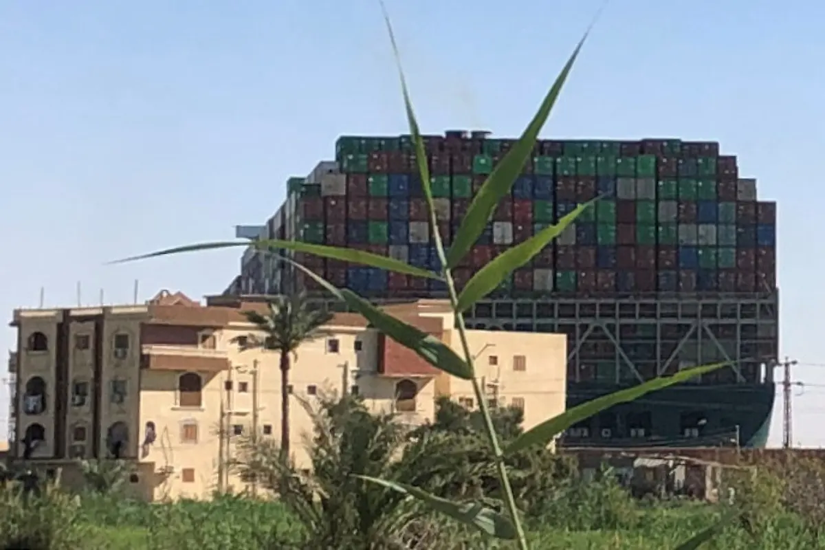 2021-03-25T084719Z-568281302-RC28IM9BF96A-RTRMADP-3-EGYPT-SUEZCANAL-SHIP