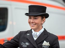 Mit ungewöhnlich vielen Pferden: Lisa Müller kämpft sich langsam aus der Versenkung zurück