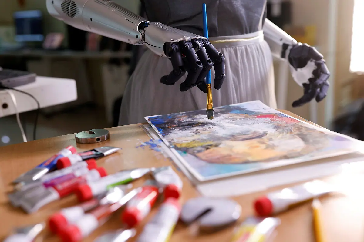 2021-03-22T054618Z-1213789083-RC25GM92FATP-RTRMADP-3-HONGKONG-ROBOT