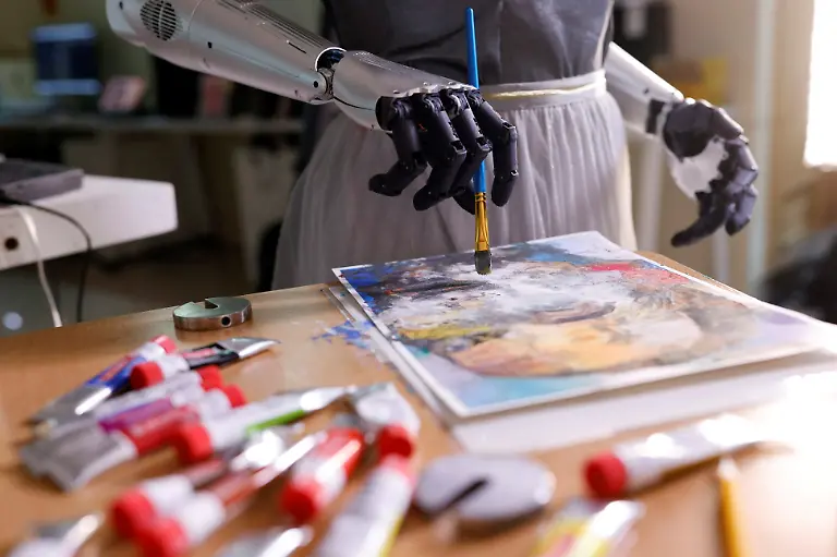 2021-03-22T054618Z-1213789083-RC25GM92FATP-RTRMADP-3-HONGKONG-ROBOT