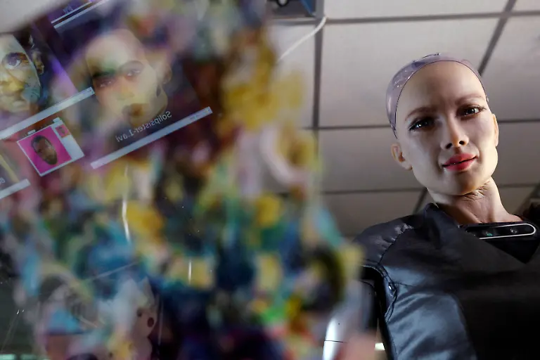 2021-03-22T054301Z-1806533347-RC25GM94YCU6-RTRMADP-3-HONGKONG-ROBOT