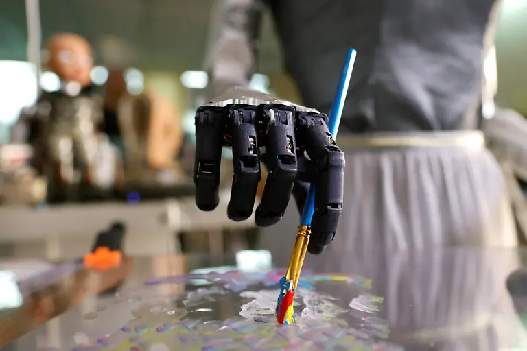 2021-03-22T054749Z-305207580-RC25GM9GKKVC-RTRMADP-3-HONGKONG-ROBOT