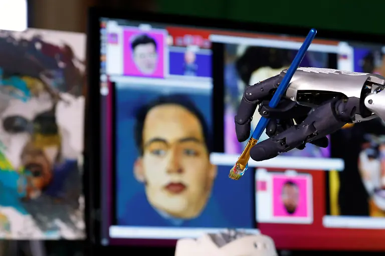 2021-03-22T054924Z-990760351-RC25GM979VIB-RTRMADP-3-HONGKONG-ROBOT