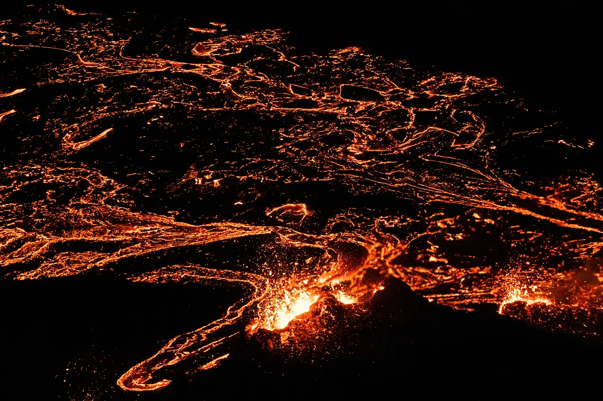 2021-03-21T161125Z-147772893-RC2SFM9OQB74-RTRMADP-3-ICELAND-VOLCANO