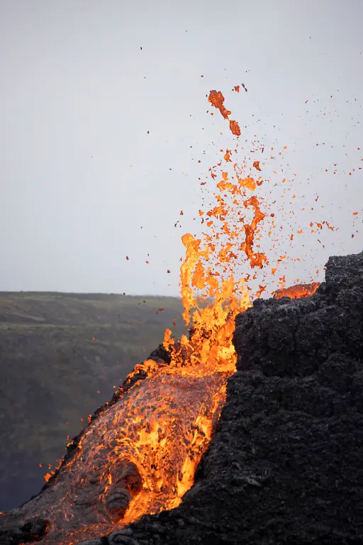 2021-03-22T125547Z-1167909571-RC2CGM9S931P-RTRMADP-3-ICELAND-VOLCANO