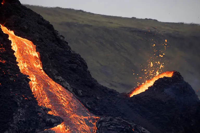 2021-03-22T135133Z-1956770322-RC2DGM97O7HV-RTRMADP-3-ICELAND-VOLCANO
