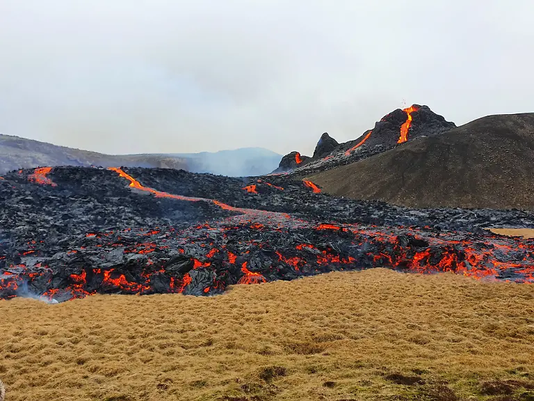 2021-03-20T215112Z-904265056-RC29FM9ZGIYK-RTRMADP-3-ICELAND-VOLCANO