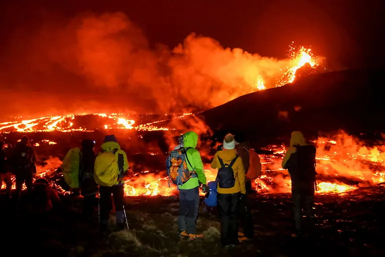 2021-03-21T225527Z-354475313-RC2XFM95NZLX-RTRMADP-3-ICELAND-VOLCANO