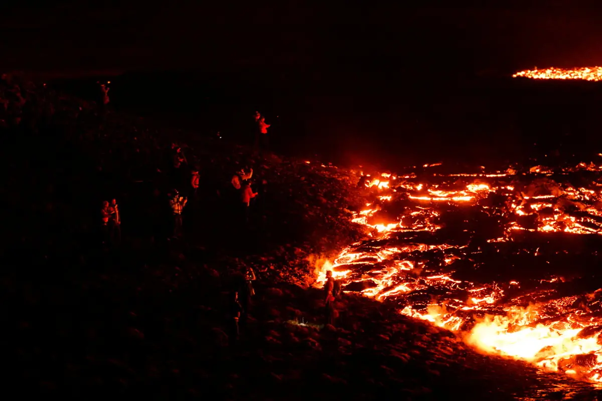 2021-03-21T225029Z-244151804-RC2YFM9NUM14-RTRMADP-3-ICELAND-VOLCANO