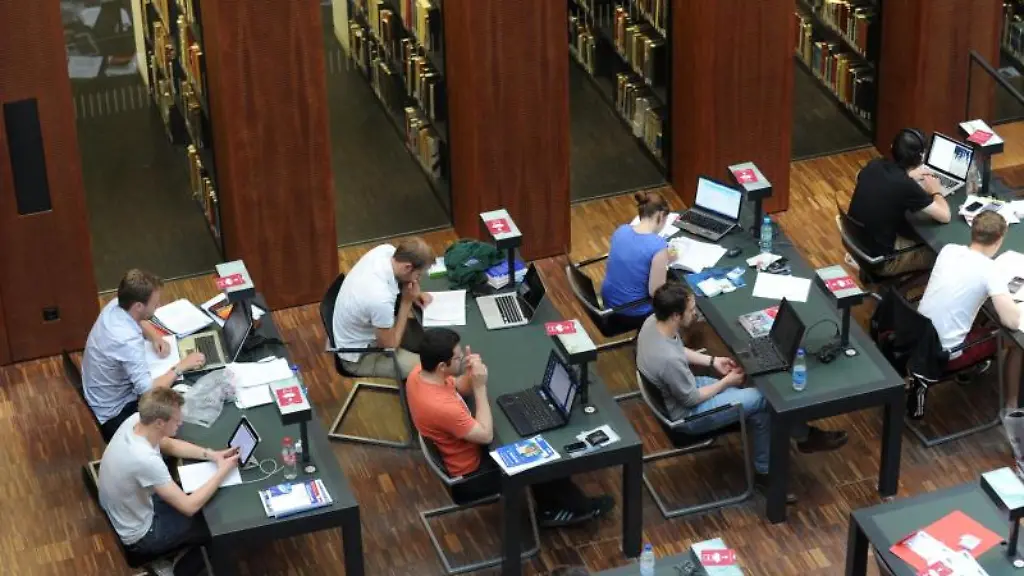 Studenten-koennen-nach-einem-Gerichtsbeschluss-weiterhin-nicht-in-die-Lesesaele-der-Berliner-Humboldt-Universitaet