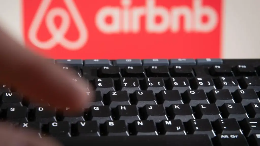 airbnb-ist-hinter-einer-Computertastatur-zu-lesen
