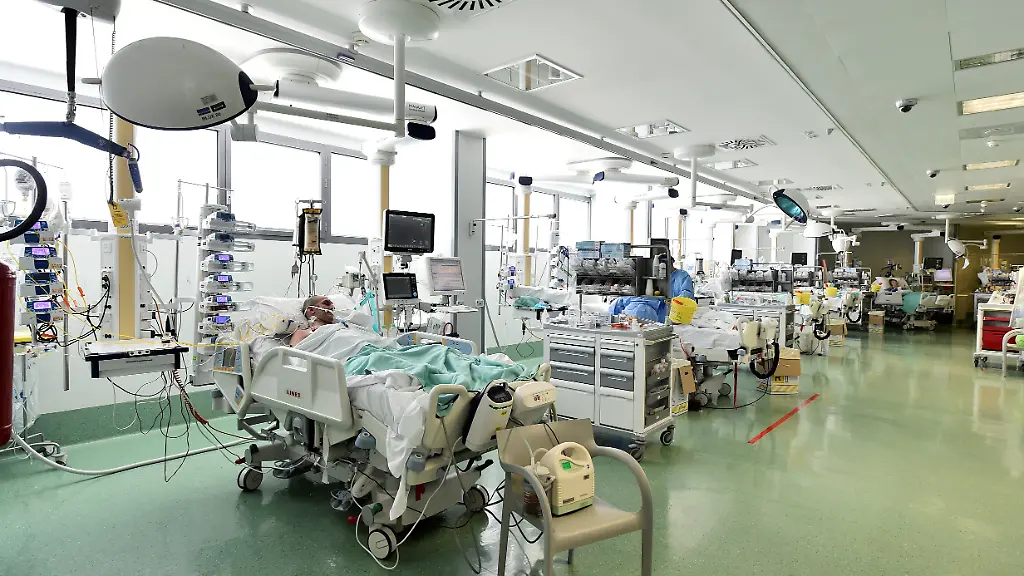 2020-05-14T000000Z-871416824-RC2AOG9EFC15-RTRMADP-3-HEALTH-CORONAVIRUS-ITALY-BERGAMO