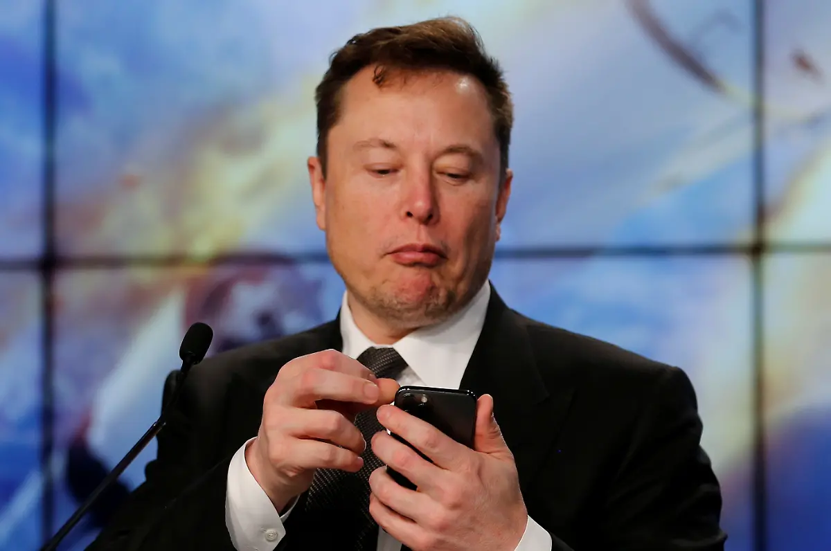2021-02-02T000000Z-110939992-RC2FKL9YQQ7U-RTRMADP-3-CLUBHOUSE-STOCKS-MUSK