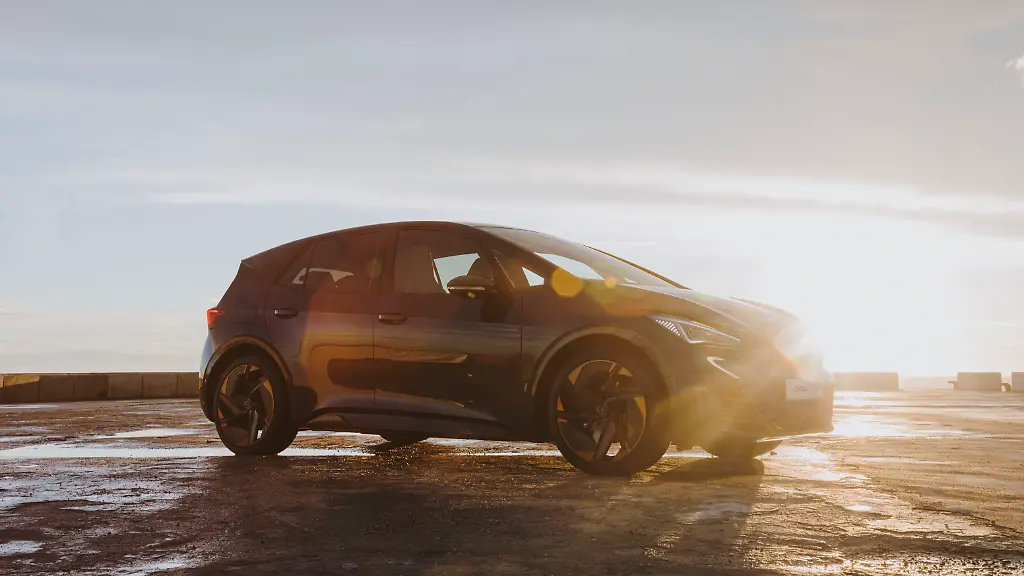 CUPRA-and-Ansu-Fati-send-a-message-of-optimism-for-2021-03-HQ