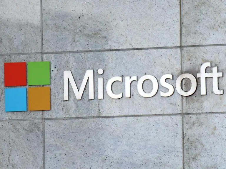 Das-Microsoft-Logo-ist-am-Firmengebaeude-in-Bellevue-zu-sehen