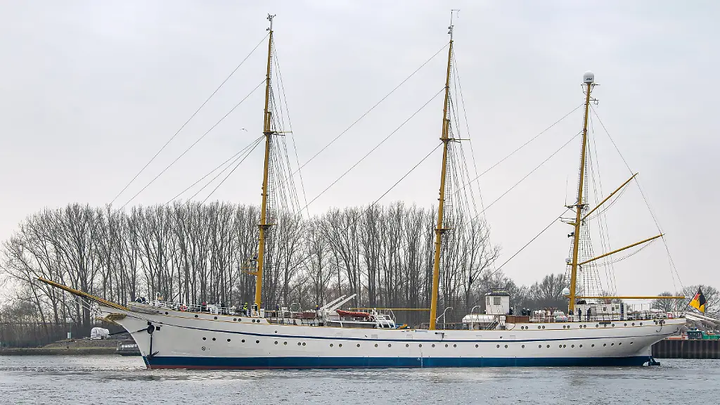 Das-bekannte-Marine-Segelschiff-soll-bald-wieder-ueber-die-Weltmeere-segeln