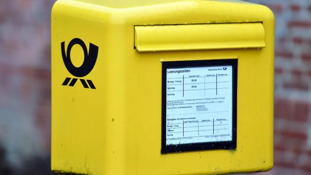 Ein-Briefkasten-der-Deutschen-Post-AG