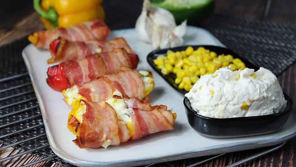 Gefuellte-Paprika-im-Speckmantel