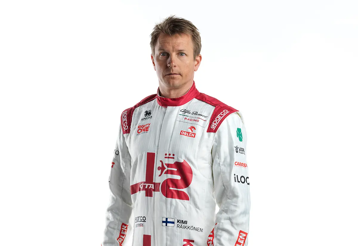 Kimi-Raeikkoenen-Race-Suit-1
