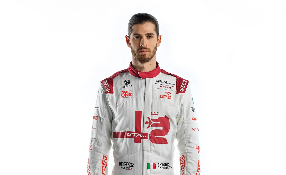 Antonio-Giovinazzi-Race-Suit-3