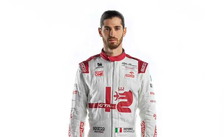 Antonio-Giovinazzi-Race-Suit-3