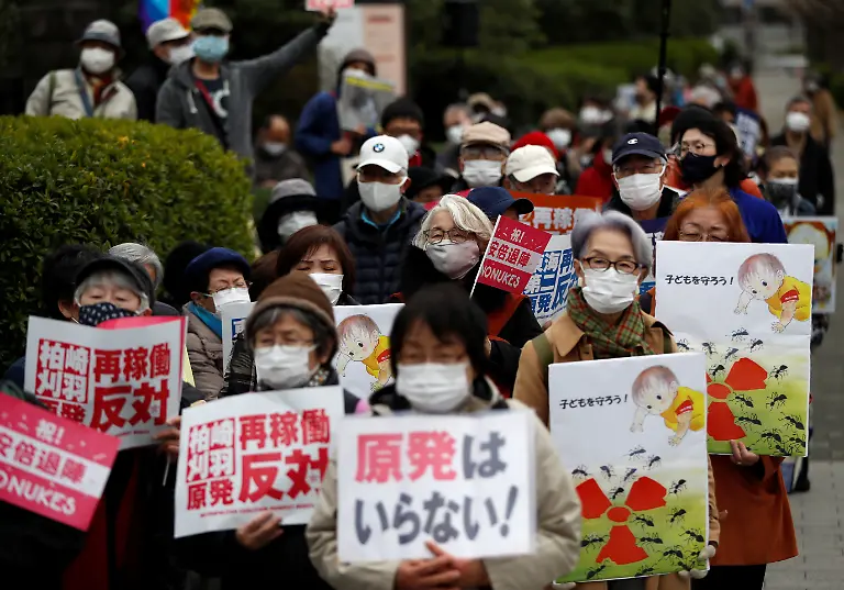 2021-03-07T072441Z-1215202506-RC276M9AGFVA-RTRMADP-3-JAPAN-FUKUSHIMA-RALLY