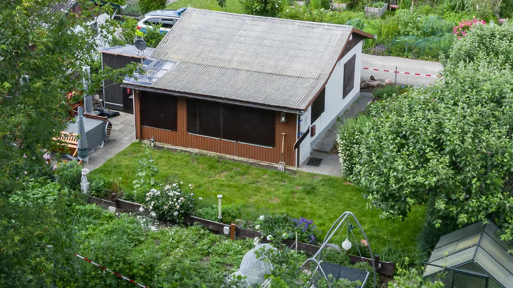 Eine-Gartenlaube-in-Muenster-ist-der-Haupttatort-im-Missbrauchskomplex-Hier-filmten-mehrere-Maenner-die-Vergewaltigung-von-Kindern-Die-Laube-wurde-mittlerweile-abgerissen