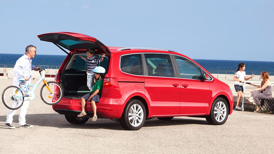 Praktisch: die hoch öffnende Klappe des Seat Alhambra.
