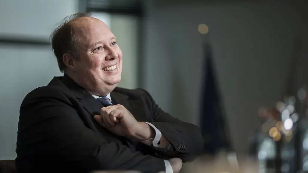 de6a9d0aac57e27e3d016a74a93796f9