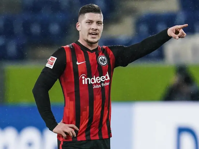 Frankfurts-Luka-Jovic-gestikuliert
