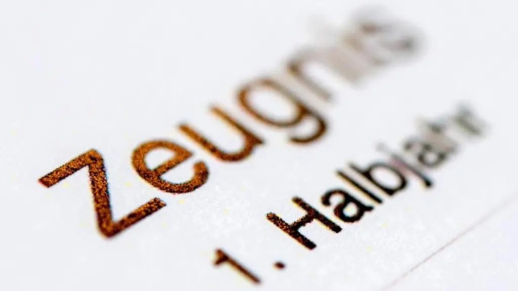 Die-Aufschrift-Zeugnis-1-Halbjahr-steht-auf-einem-Halbjahreszeugnis