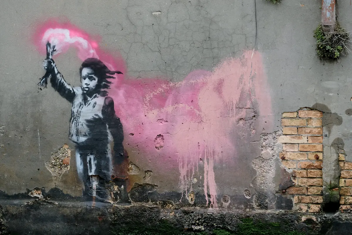 2019-05-24T150315Z-863873790-RC12F9130FA0-RTRMADP-3-ITALY-ART-BANKSY-VENICE