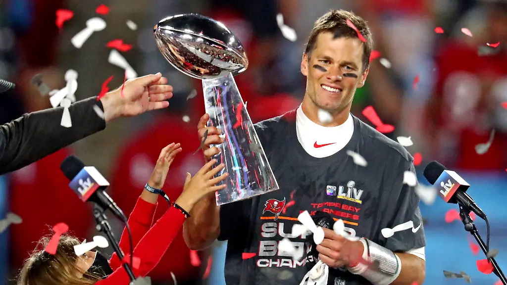 2021-02-08T120040Z-1470926115-15544815-RTRMADP-3-FOOTBALL-NFL