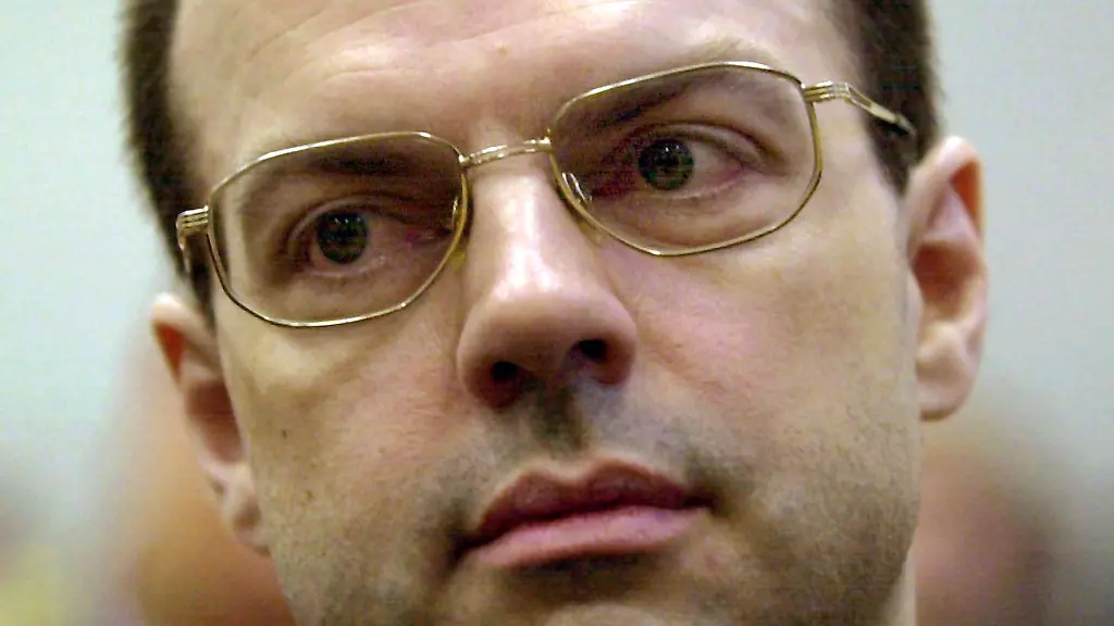 2000-12-13T120000Z-1989161416-RP2DRHYHXNAB-RTRMADP-3-GERMANY