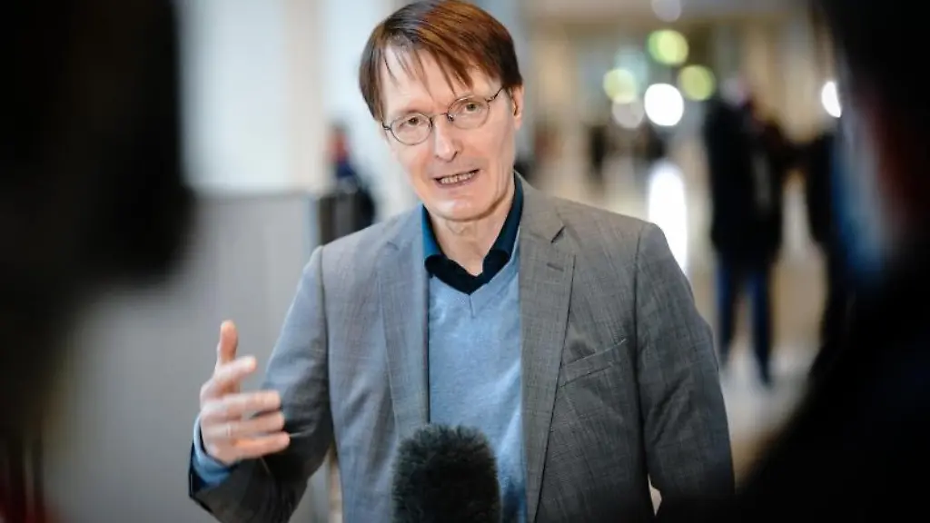 Karl-Lauterbach-SPD-gibt-im-Bundestag-ein-Pressestatement