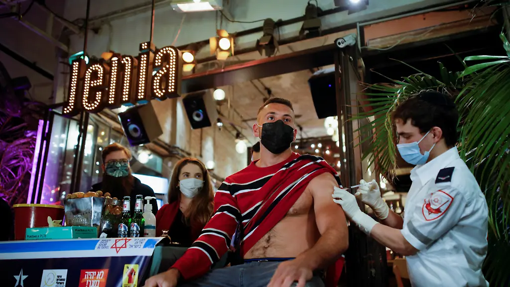 2021-02-18T182215Z-1272552249-RC26VL96MA1A-RTRMADP-3-HEALTH-CORONAVIRUS-ISRAEL-VACCINATIONS