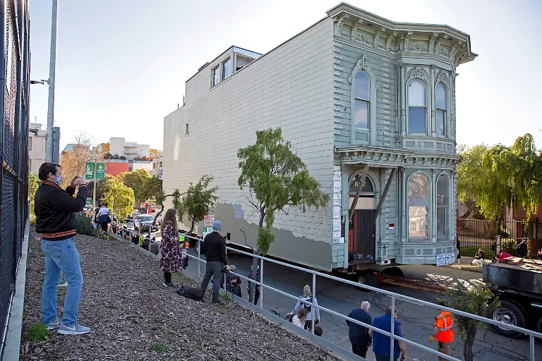 2021-02-21T233251Z-1782886757-RC2BXL901WR6-RTRMADP-3-CALIFORNIA-HOUSING-VICTORIAN