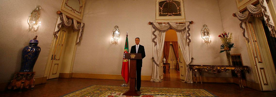Sorgen so schwer wie Kronleuchter und Teppich zusammen: Portugals Präsident Anibal Cavaco Silva (Bild) löst nach dem Rücktritt von Regierungschef Jose Socrates das Parlament auf.