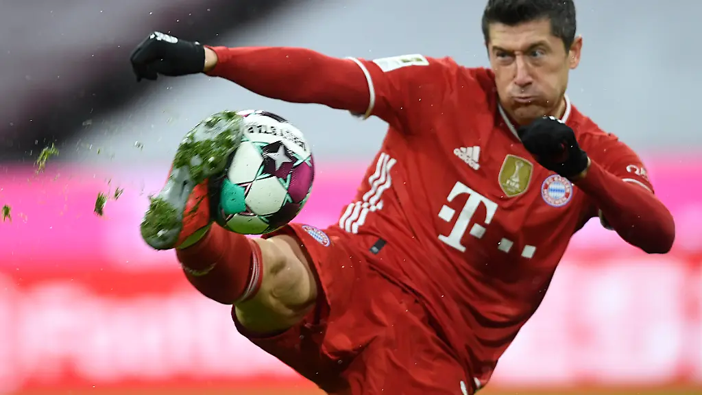 Robert-Lewandowski-vom-FC-Bayern-Muenchen-geht-mit-Nike-Fussballschuhen-auf-Titeljagd