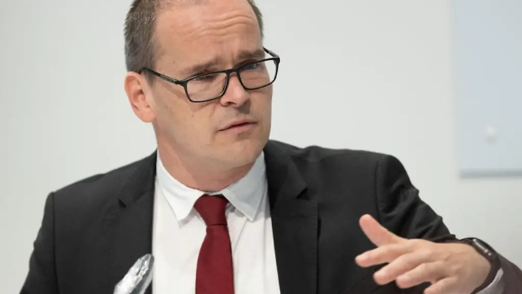 Niedersachsens-Kultusminister-Grant-Hendrik-Tonne-SPD-spricht