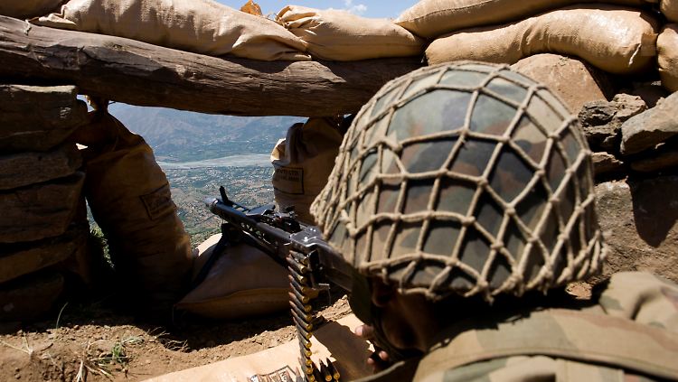 Den Feind im Visier: Die Armee setzt ihre Offensive mit unverminderter Härte fort.
